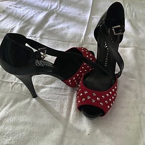 Rock & Republic Red/Black Size 7.5 Studded Heels